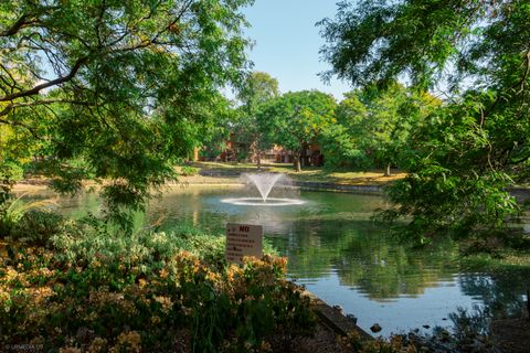 Tiny photo for 10 E Fountainview Lane #1B, Lombard, IL 60148 (MLS # 12488258)