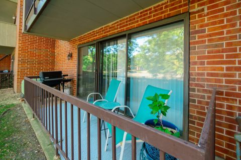 Tiny photo for 10 E Fountainview Lane #1B, Lombard, IL 60148 (MLS # 12488258)
