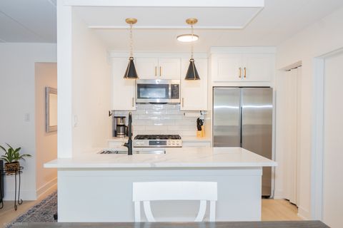 Tiny photo for 10 E Fountainview Lane #1B, Lombard, IL 60148 (MLS # 12488258)