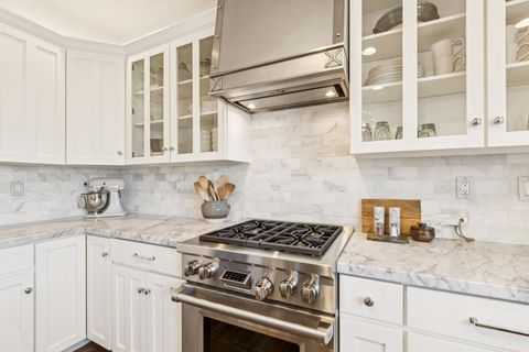 Tiny photo for 771 Black Walnut Court, Sugar Grove, IL 60554 (MLS # 12578216)