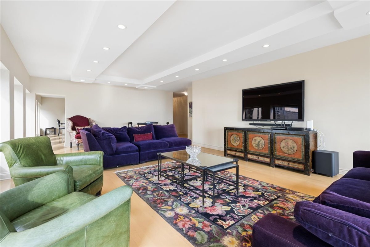 1100 N LAKE SHORE Drive 7B