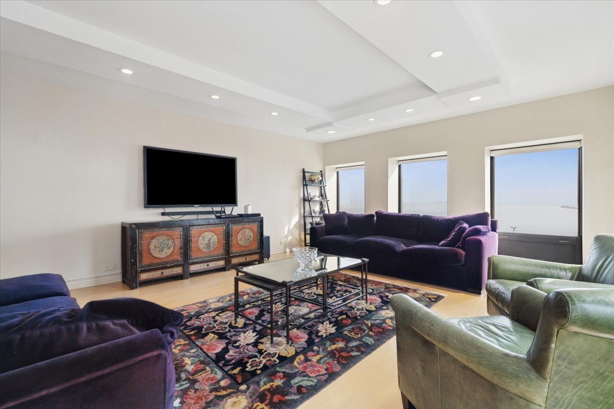 1100 N LAKE SHORE Drive 7B