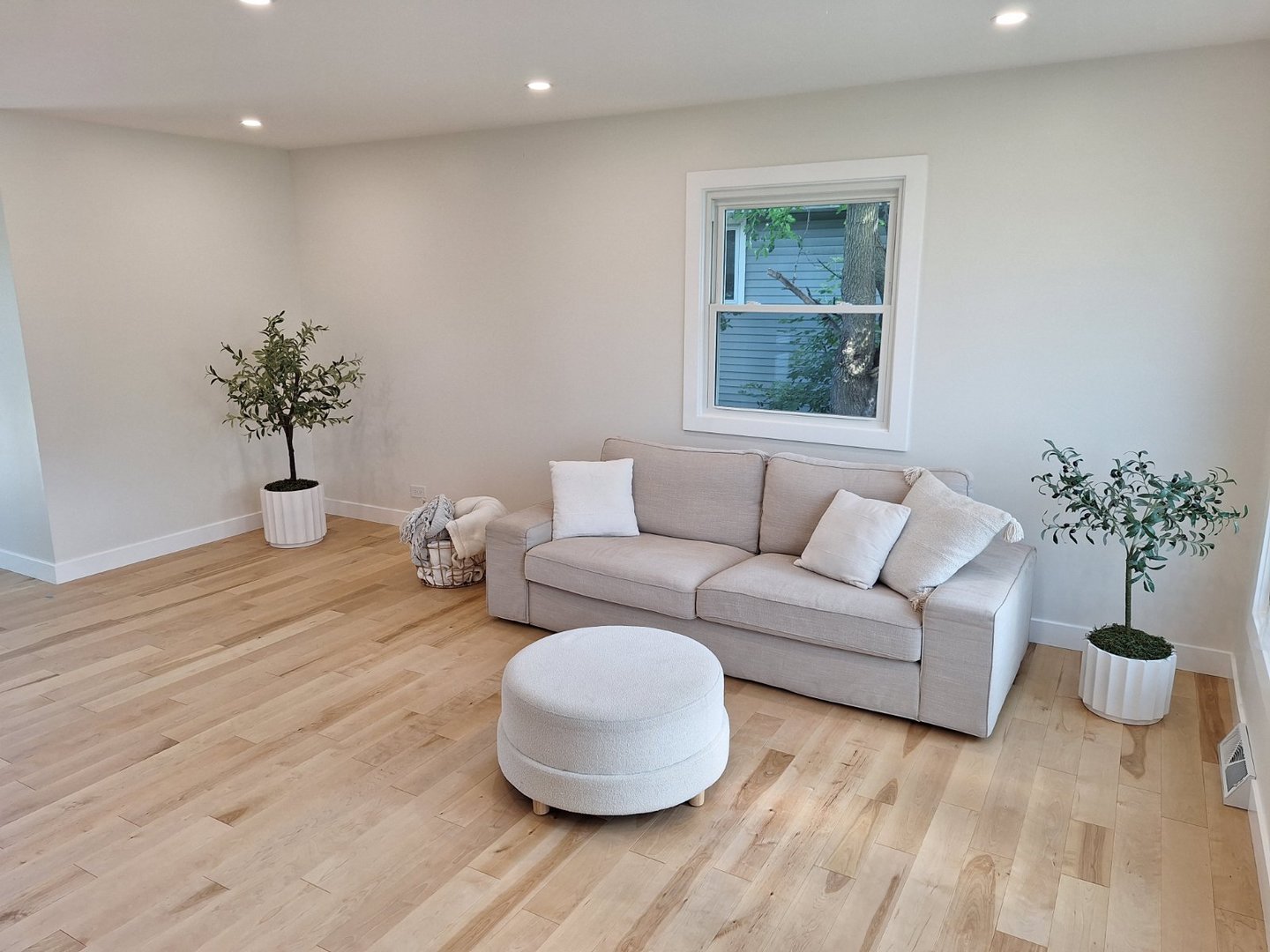 5841 Sunrise Avenue