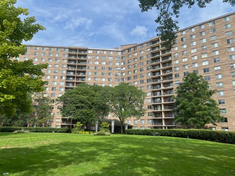 Photo of 7141 N Kedzie Avenue #403, Chicago, IL 60645 (MLS # 12460313)