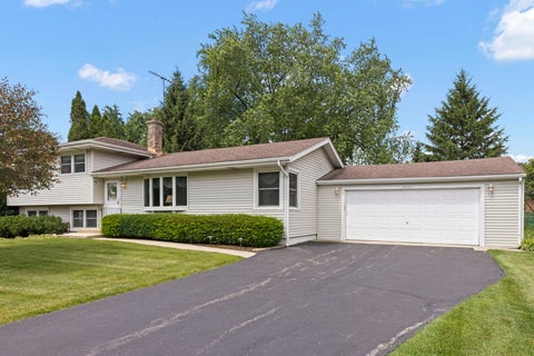 Photo of 3S582 Behrs Circle Drive, Warrenville, IL 60555 (MLS # 12678733)