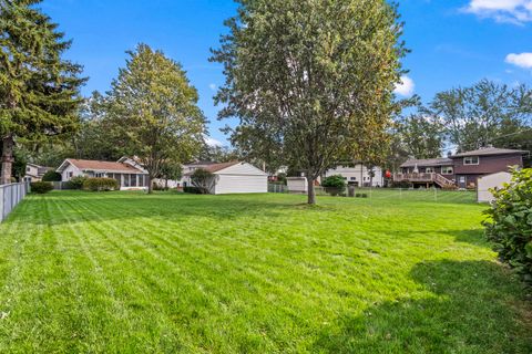 Tiny photo for 102 N Yates Lane, Mount Prospect, IL 60056 (MLS # 12499945)