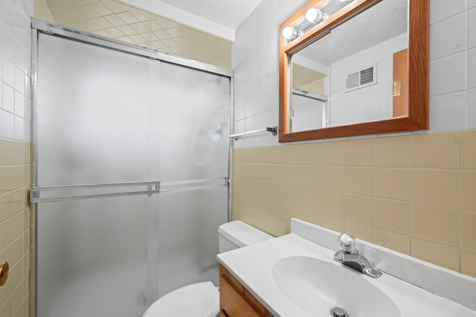 Mount Prospect, Illinois 60056, United States, 4 Bedrooms Bedrooms, ,2 BathroomsBathrooms,Residential,Contingent,233921