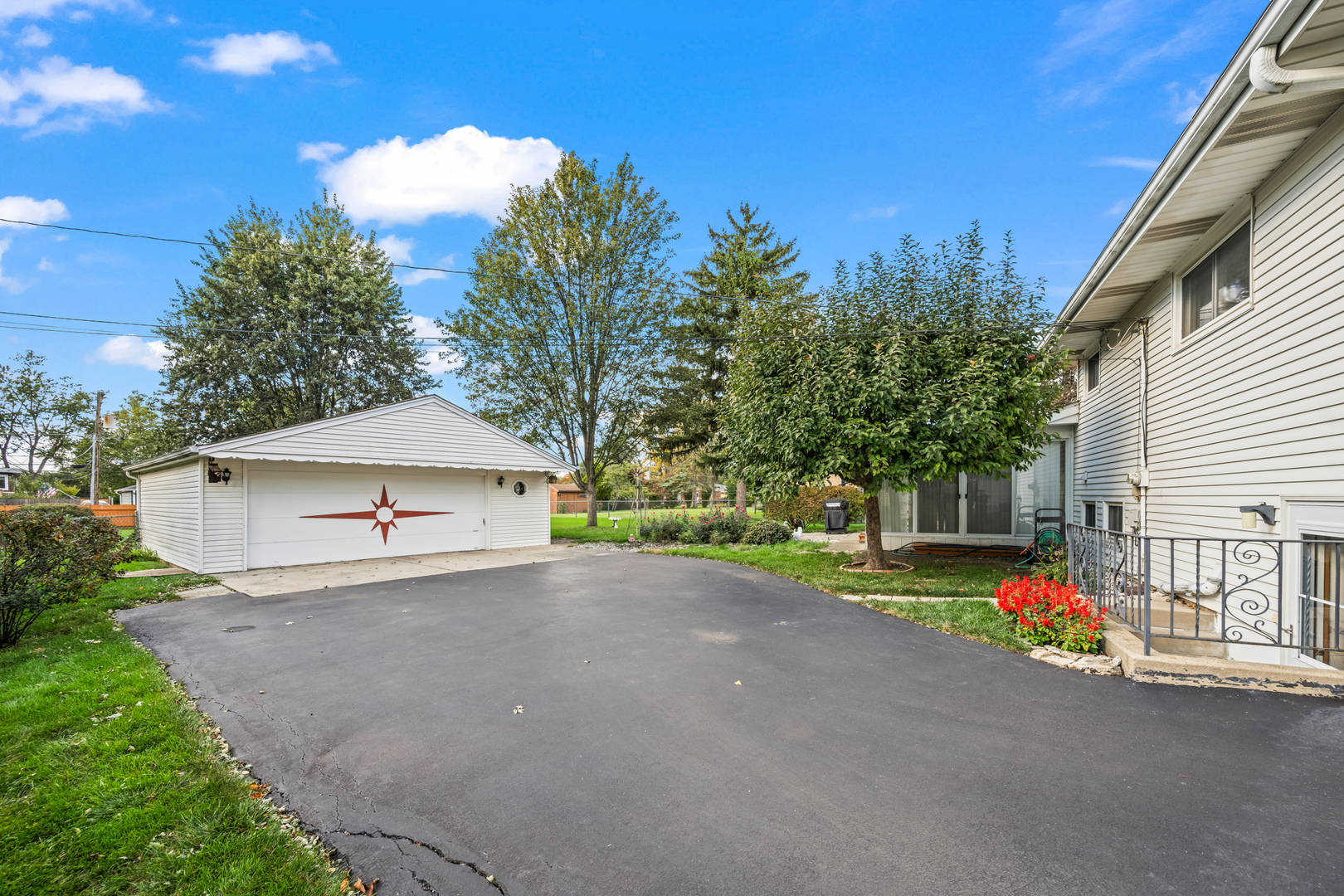 Mount Prospect, Illinois 60056, United States, 4 Bedrooms Bedrooms, ,2 BathroomsBathrooms,Residential,Contingent,233921