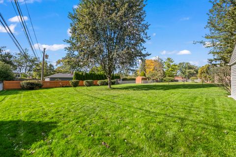 Tiny photo for 102 N Yates Lane, Mount Prospect, IL 60056 (MLS # 12499945)