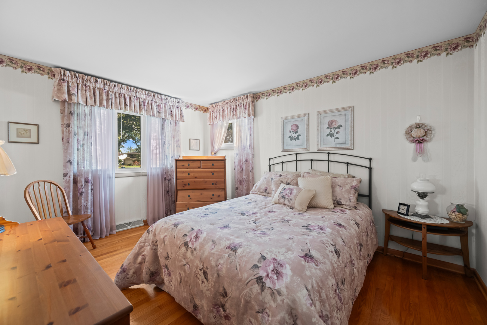 Mount Prospect, Illinois 60056, United States, 4 Bedrooms Bedrooms, ,2 BathroomsBathrooms,Residential,Contingent,233921