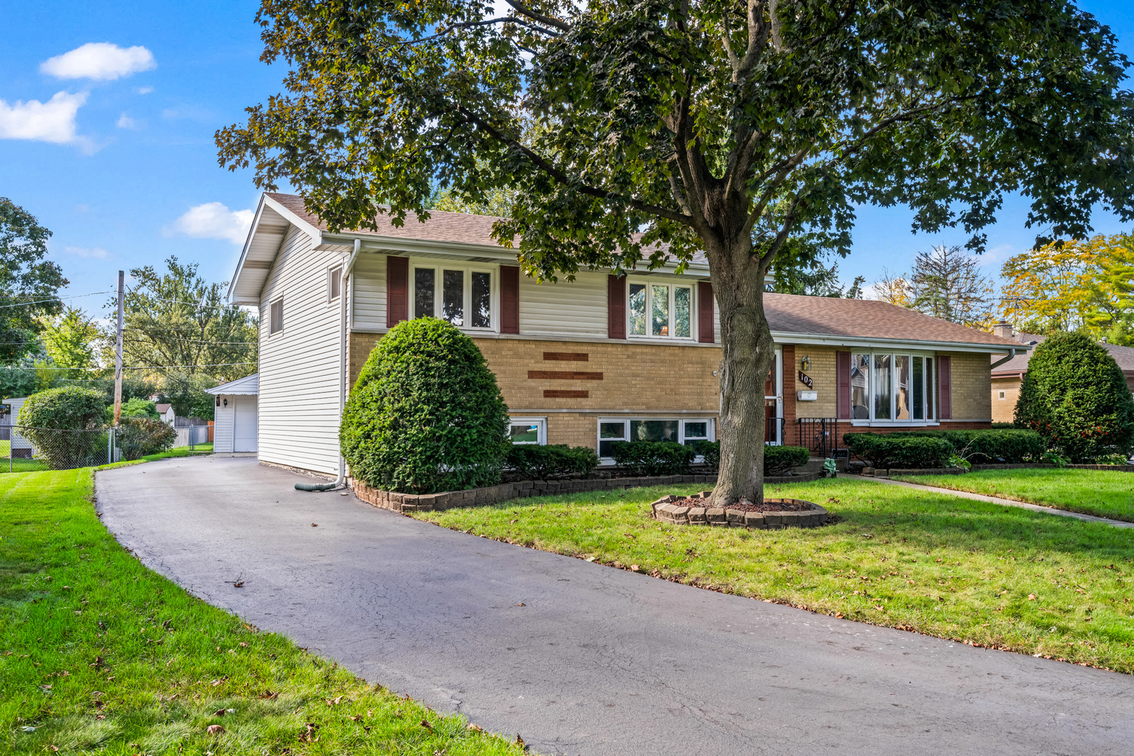 Mount Prospect, Illinois 60056, United States, 4 Bedrooms Bedrooms, ,2 BathroomsBathrooms,Residential,Contingent,233921