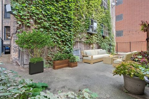 Tiny photo for 835 W Buckingham Place #2, Chicago, IL 60657 (MLS # 12479929)