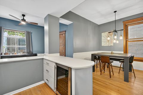 Tiny photo for 835 W Buckingham Place #2, Chicago, IL 60657 (MLS # 12479929)