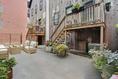 Tiny photo for 835 W Buckingham Place #2, Chicago, IL 60657 (MLS # 12479929)
