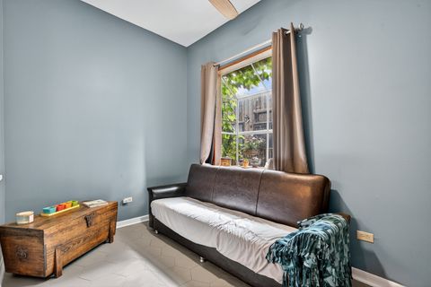 Tiny photo for 835 W Buckingham Place #2, Chicago, IL 60657 (MLS # 12479929)