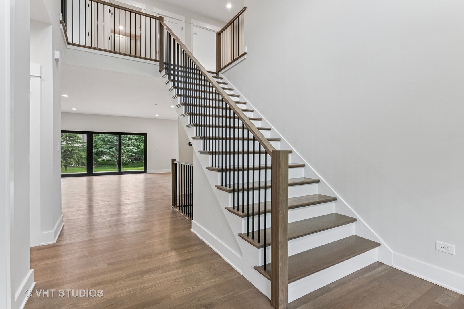 1527 N Louise Lane