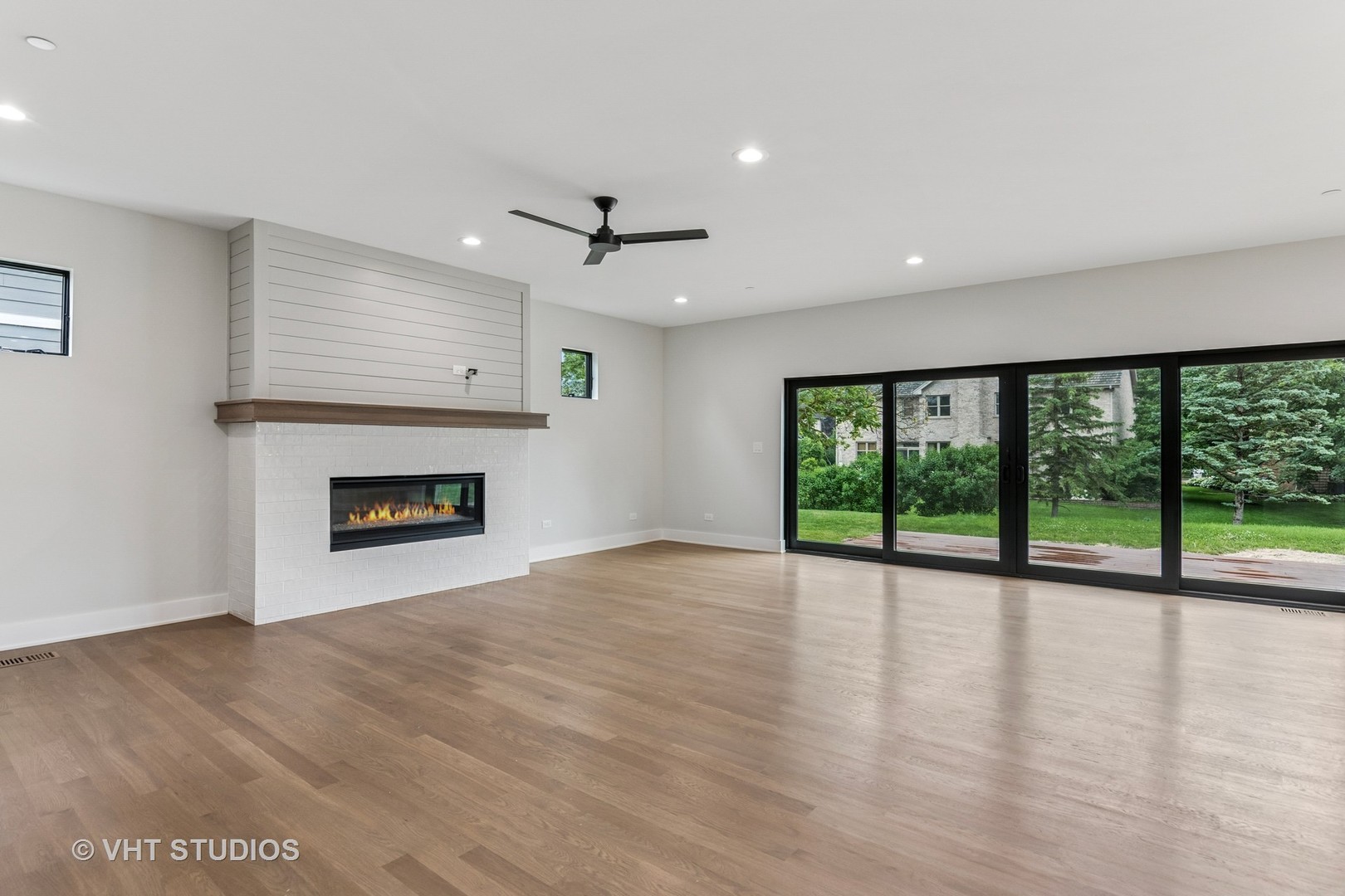1527 N Louise Lane