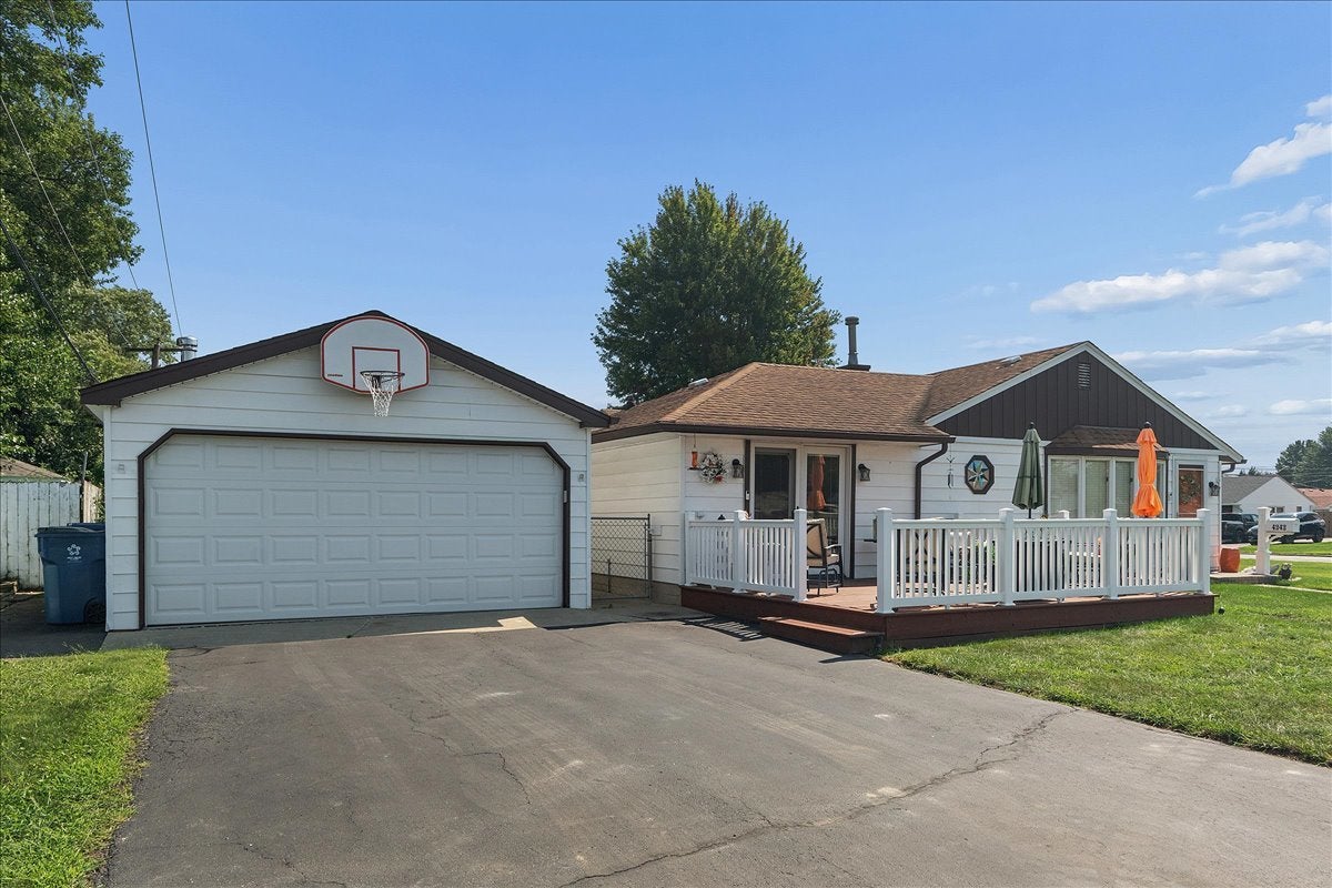 4242 W 90th Place