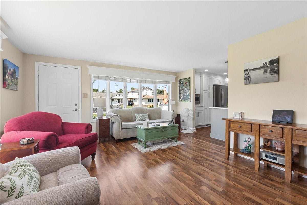 4242 W 90th Place