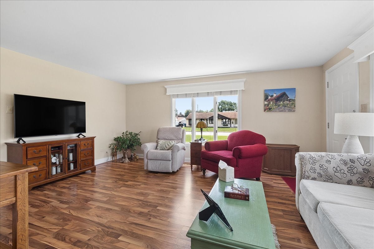 4242 W 90th Place