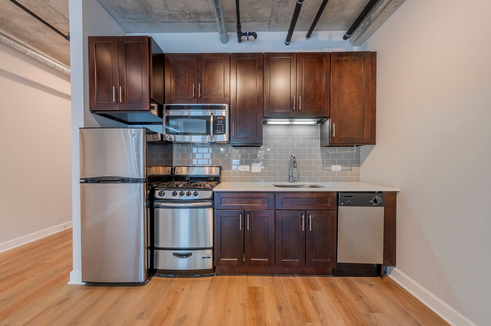737 Chicago Avenue 731