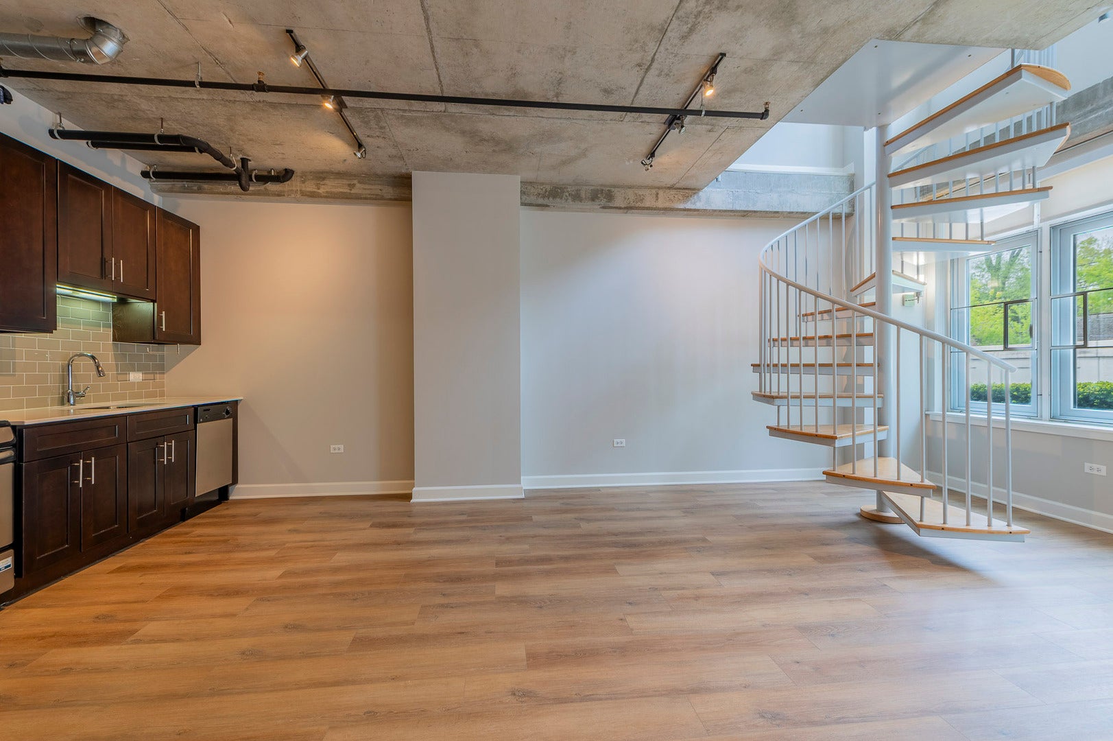 737 Chicago Avenue 731