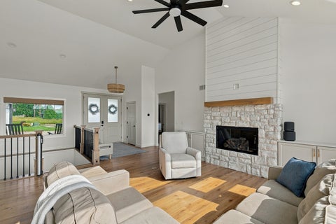 Tiny photo for 2011 E 59th Court, Davenport, IA 52807 (MLS # 12763143)