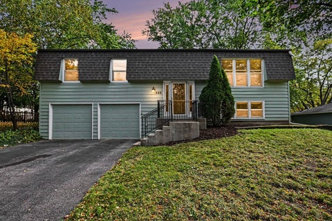 Tiny photo for 409 N Glengarry Drive, Geneva, IL 60134 (MLS # 12784829)