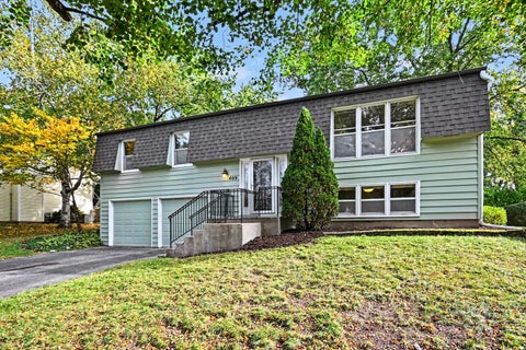 Tiny photo for 409 N Glengarry Drive, Geneva, IL 60134 (MLS # 12784829)