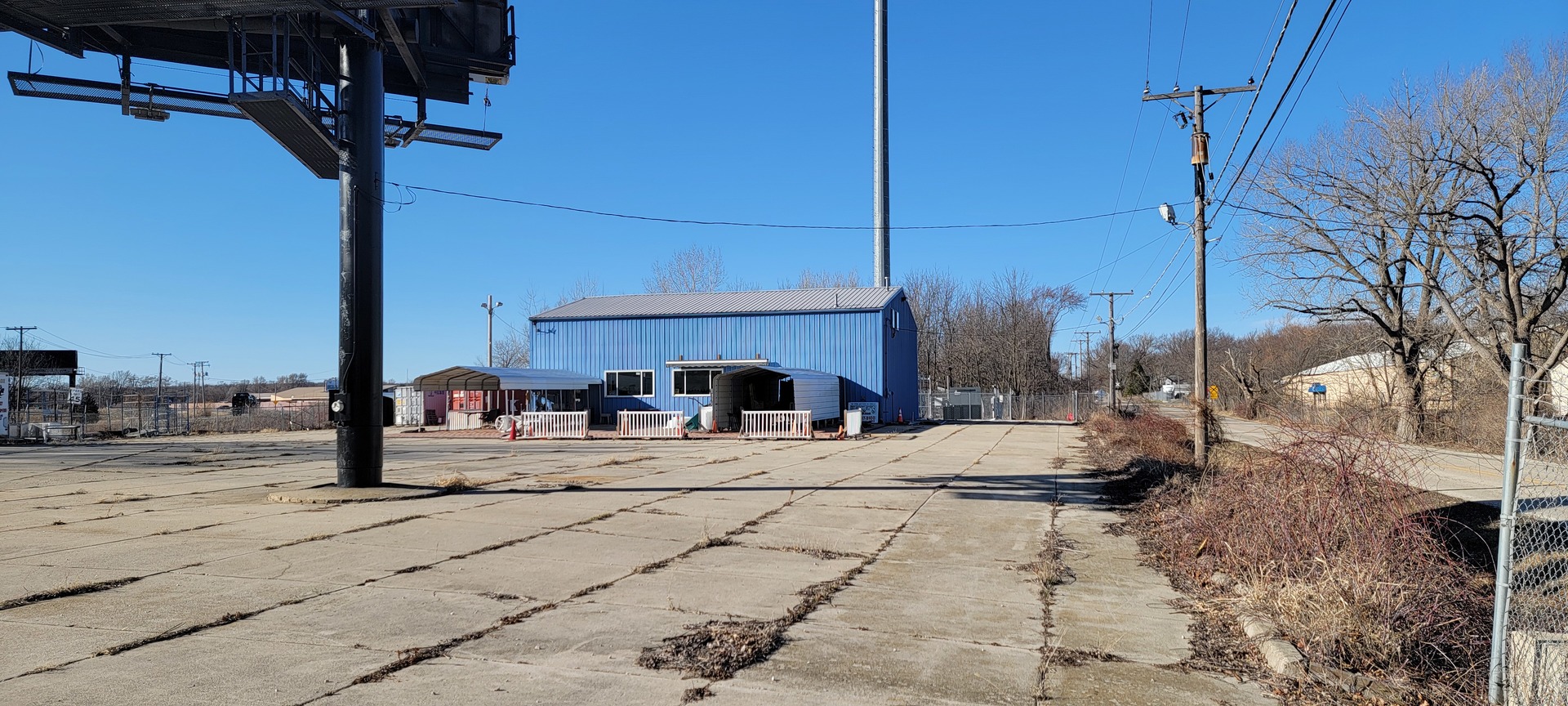 7901 US HWY12 Highway
