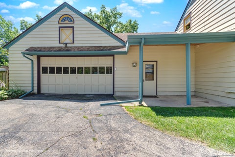 Tiny photo for 639 S 2nd Street, West Dundee, IL 60118 (MLS # 12688620)