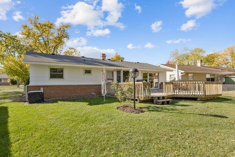 Tiny photo for 522 Edgewood Lane, Elk Grove Village, IL 60007 (MLS # 12468309)