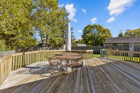 Tiny photo for 522 Edgewood Lane, Elk Grove Village, IL 60007 (MLS # 12468309)