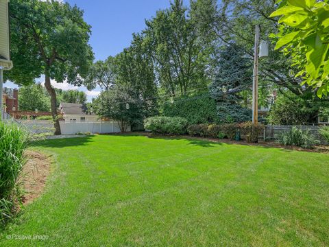 Tiny photo for 610 S WASHINGTON Street, Elmhurst, IL 60126 (MLS # 12613015)