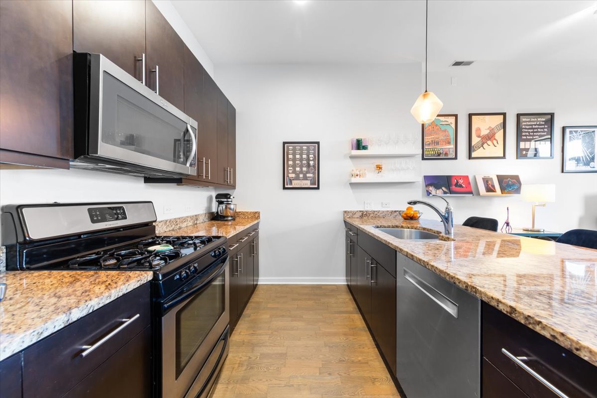4420 N CLARK Street 401