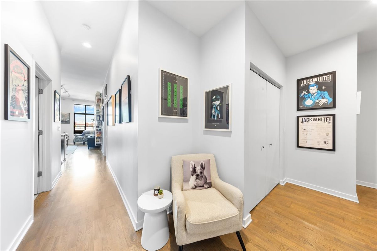 4420 N CLARK Street 401