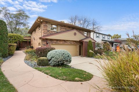Photo of 814 S Saylor Avenue, Elmhurst, IL 60126 (MLS # 12509783)