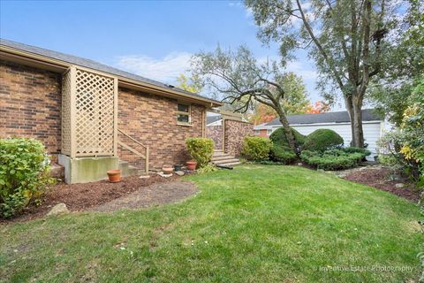 Tiny photo for 814 S Saylor Avenue, Elmhurst, IL 60126 (MLS # 12509783)