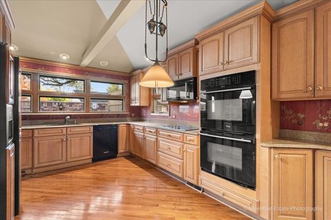 Tiny photo for 814 S Saylor Avenue, Elmhurst, IL 60126 (MLS # 12509783)