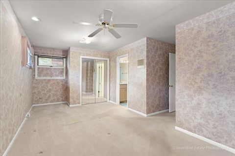 Tiny photo for 814 S Saylor Avenue, Elmhurst, IL 60126 (MLS # 12509783)