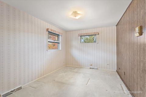 Tiny photo for 814 S Saylor Avenue, Elmhurst, IL 60126 (MLS # 12509783)