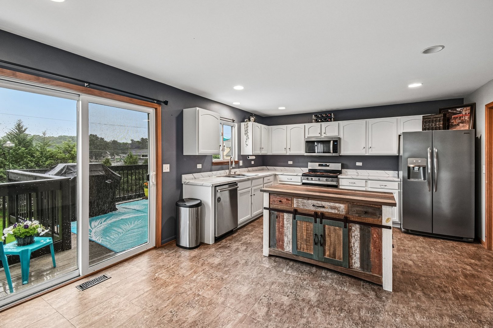 1922 Hemlock Drive