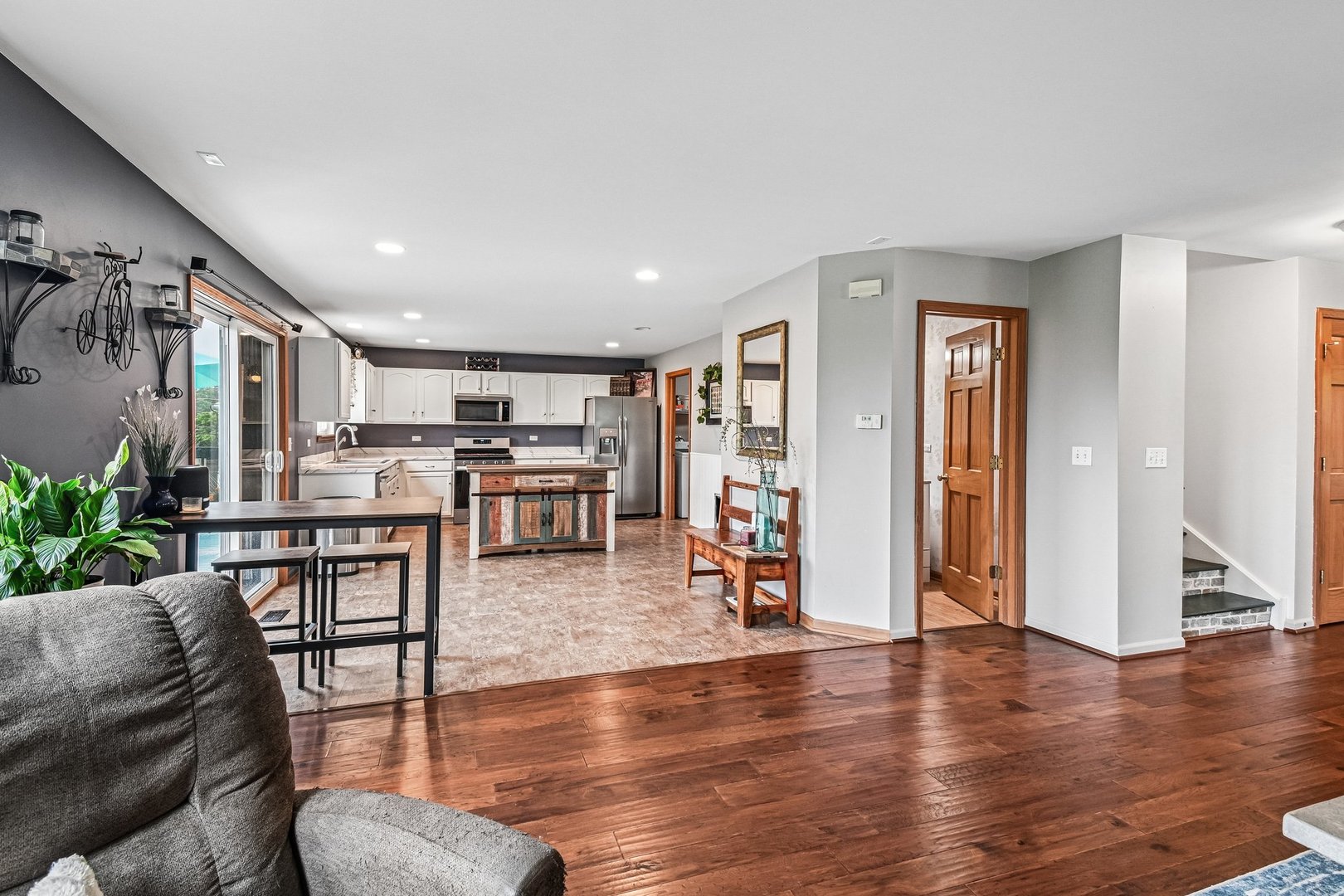 1922 Hemlock Drive