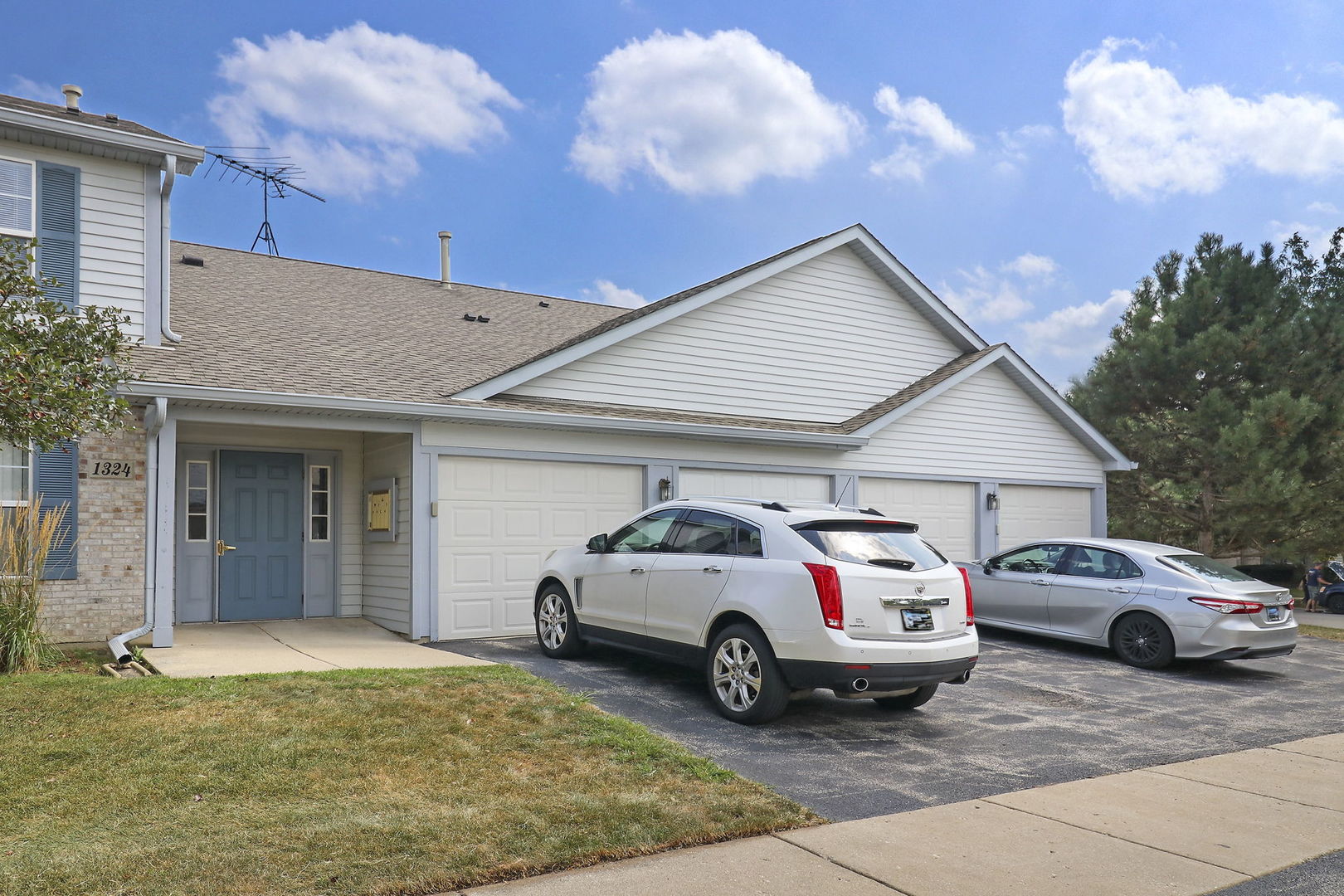 View Round Lake Beach, IL 60073 condo