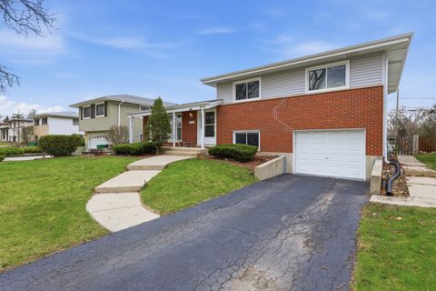 Tiny photo for 843 S School Street, Lombard, IL 60148 (MLS # 12606441)