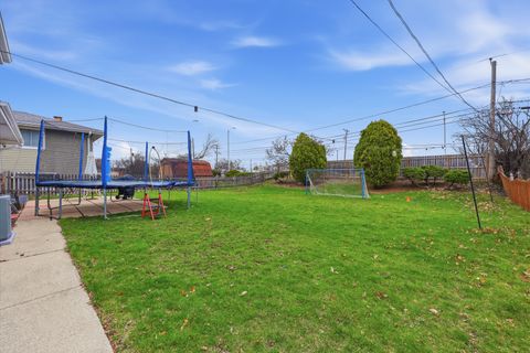 Tiny photo for 843 S School Street, Lombard, IL 60148 (MLS # 12606441)