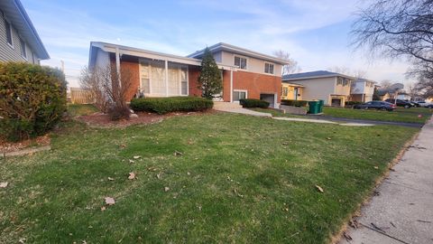 Tiny photo for 843 S School Street, Lombard, IL 60148 (MLS # 12606441)