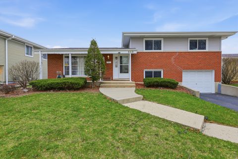 Tiny photo for 843 S School Street, Lombard, IL 60148 (MLS # 12606441)