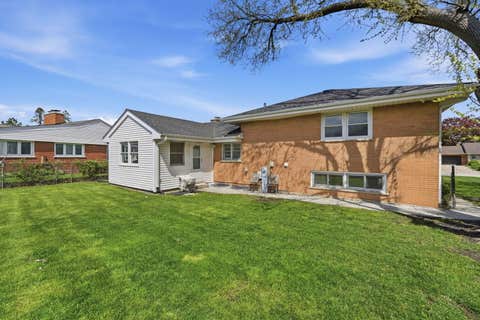 Tiny photo for 389 Michael John Drive, Park Ridge, IL 60068 (MLS # 12686027)