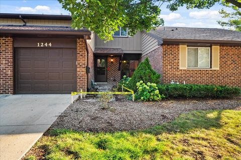 Photo of 1244 Loughborough Court, Wheaton, IL 60189 (MLS # 12485345)
